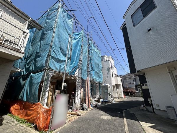 南区大岡3丁目 新築戸建 A号棟 前面道路含む外観 南区大岡3丁目 新築戸建 A号棟 前面道路含む外観
