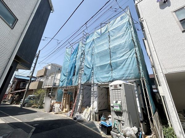 南区大岡3丁目 新築戸建 B号棟 前面道路含む外観 南区大岡3丁目 新築戸建 B号棟 前面道路含む外観