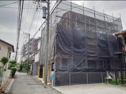 磯子区磯子2丁目 新築戸建B号棟 前面道路含む外観 磯子区磯子2丁目 新築戸建B号棟 前面道路含む外観