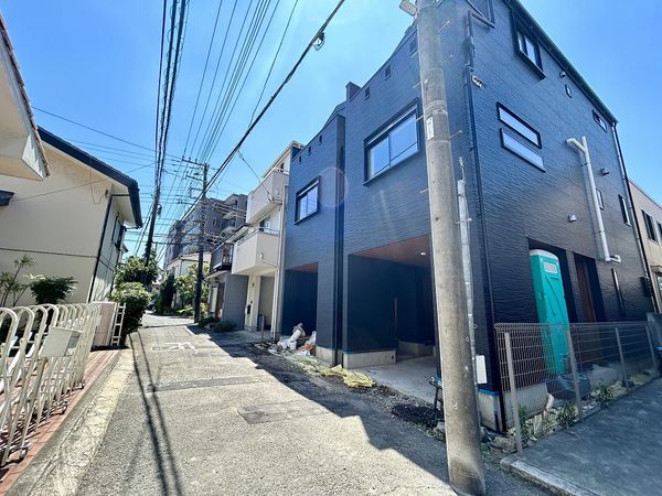 前面道路含む外観