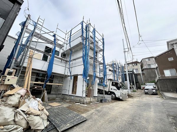 南区大岡3丁目 新築戸建 3号棟 前面道路含む外観 南区大岡3丁目 新築戸建 3号棟 前面道路含む外観