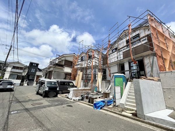 港南東永谷3丁目 新築戸建 1号棟 前面道路含む外観 港南東永谷3丁目 新築戸建 1号棟 前面道路含む外観