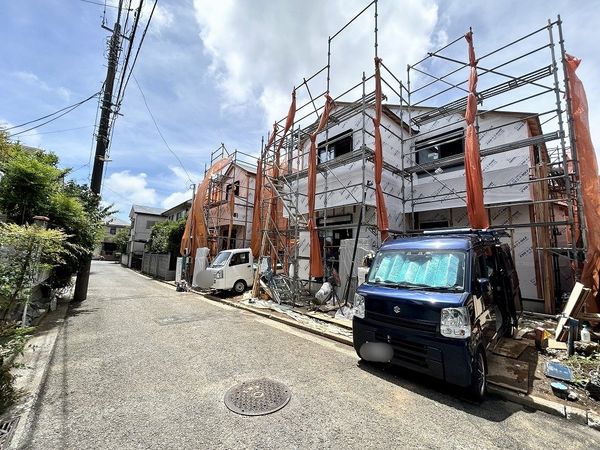 港南区東永谷3丁目 新築戸建 4号棟 前面道路含む外観 港南区東永谷3丁目 新築戸建 4号棟 前面道路含む外観