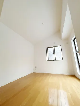 3階洋室約6.0帖、最大天井高が約3.1ｍありますので、開放的なお部屋です