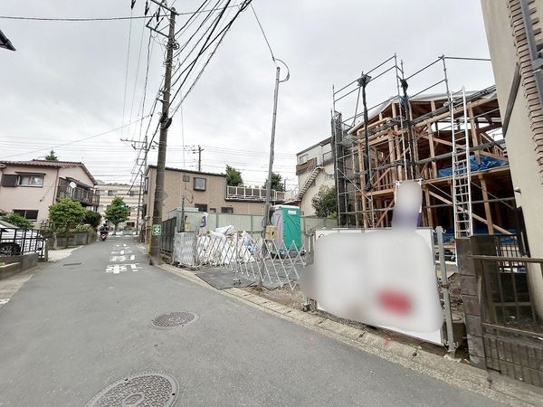 港南区日野7丁目 新築戸建1号棟 前面道路含む外観 港南区日野7丁目 新築戸建1号棟 前面道路含む外観