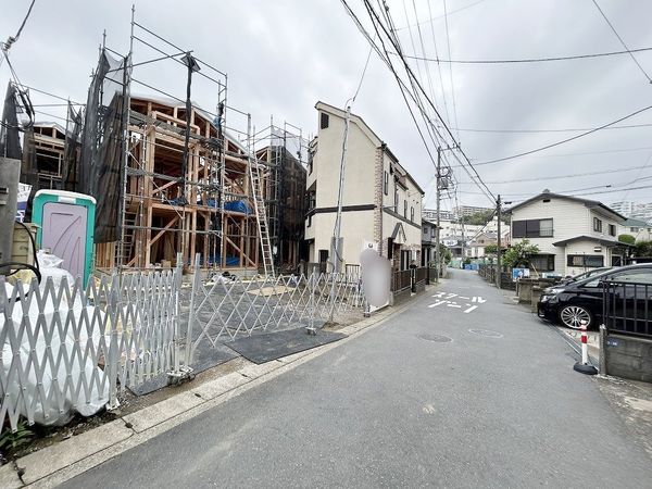 前面道路含む外観