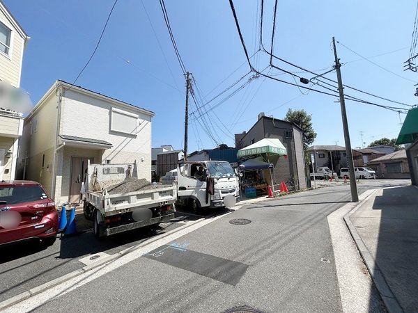 前面道路含む外観