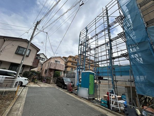 前面道路含む外観