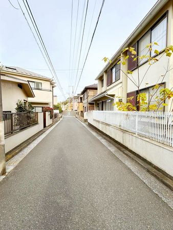 前面道路含む外観