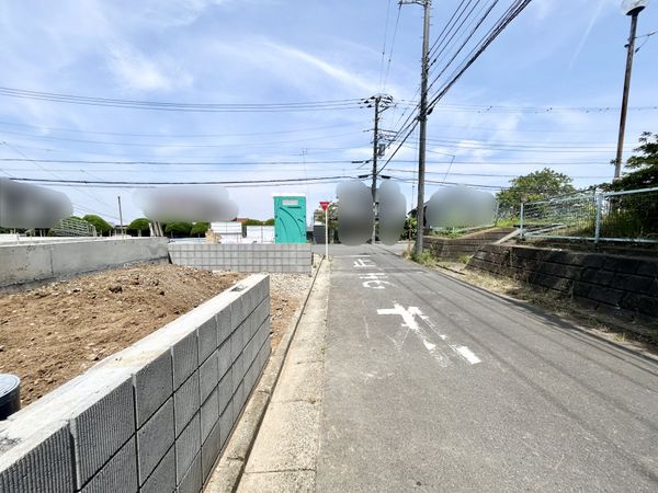 南区別所中里台 新築戸建 2号棟 前面道路含む外観 南区別所中里台 新築戸建 2号棟 前面道路含む外観