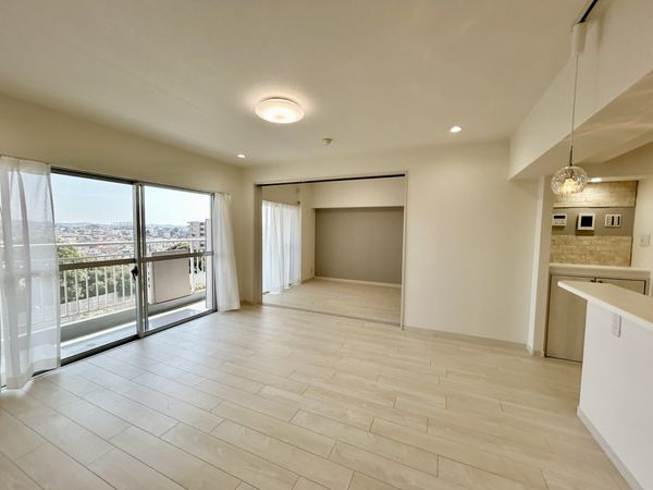 ロイヤルヒルズ上大岡 1号棟 リビング