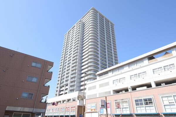 ヨコハマ・シーナリータワー 外観