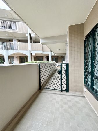 エステヴィラ横浜上永谷 サウスコリーナ 玄関