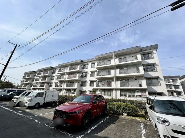 三枝木台団地 8号棟 外観 三枝木台団地 8号棟 外観