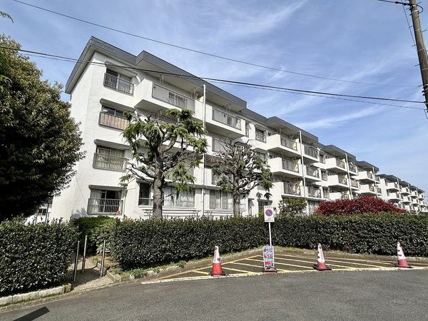 三枝木台団地 8号棟 外観 三枝木台団地 8号棟 外観