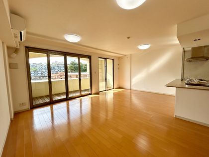 レイディアント横濱ユーロヒルズ リビング