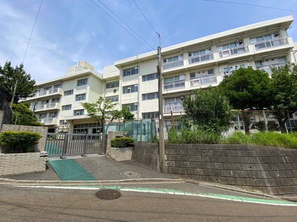 平戸小学校（約1200ｍ）