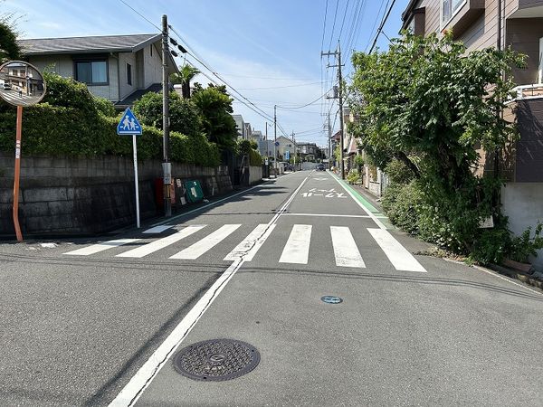 前面道路含む外観