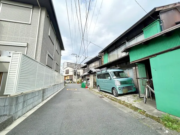 北西側前面道路