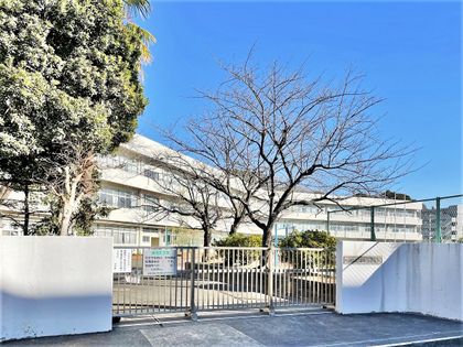釜利谷東小学校（約700ｍ）