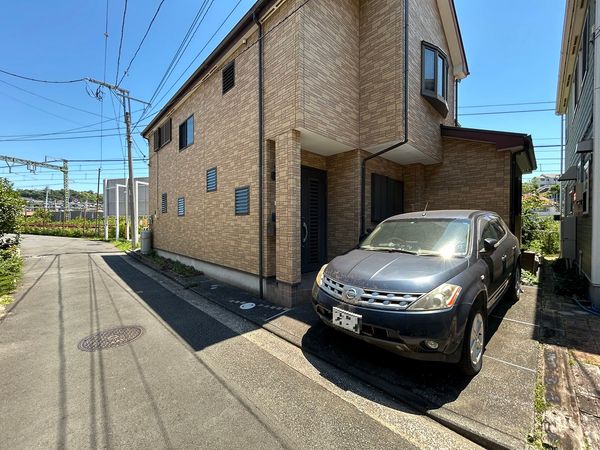 金沢区片吹 戸建 前面道路含む外観