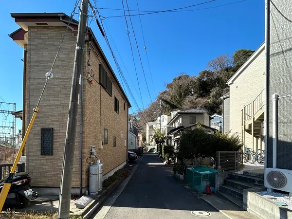 京急線沿いの立地です