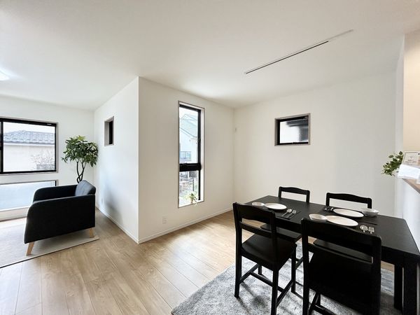 金沢区高舟台2丁目 新築戸建 リビング