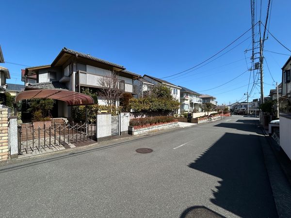 金沢区釜利谷南4丁目 戸建 前面道路含む外観