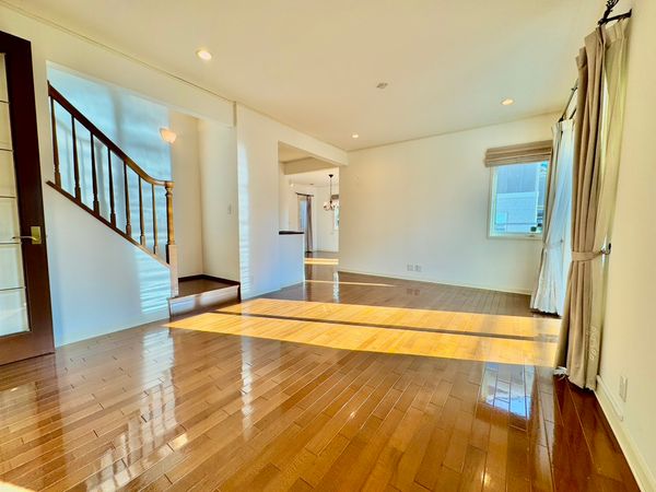 金沢区富岡西5丁目 戸建 リビング