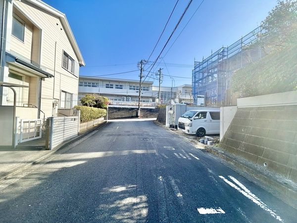 金沢区能見台1丁目(新築) 前面道路含む外観 金沢区能見台1丁目(新築) 前面道路含む外観