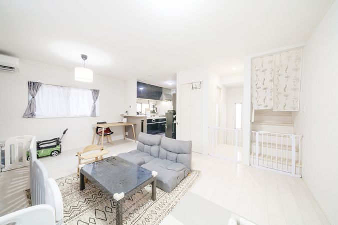 金沢区富岡東1丁目 戸建 リビング