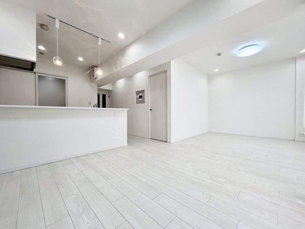 エステ・シティ湘南六浦 参番館 リビング エステ・シティ湘南六浦 参番館 リビング