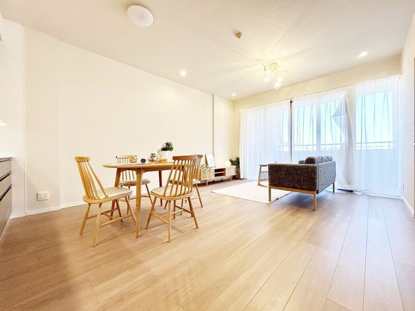 レイディアントシティ横濱 カルティエ1 リビング レイディアントシティ横濱 カルティエ1 リビング