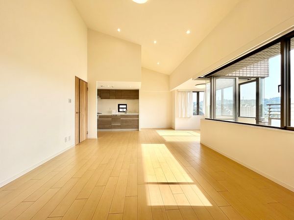 コモンヒルズ安針台海の手 1番館 リビング コモンヒルズ安針台海の手 1番館 リビング