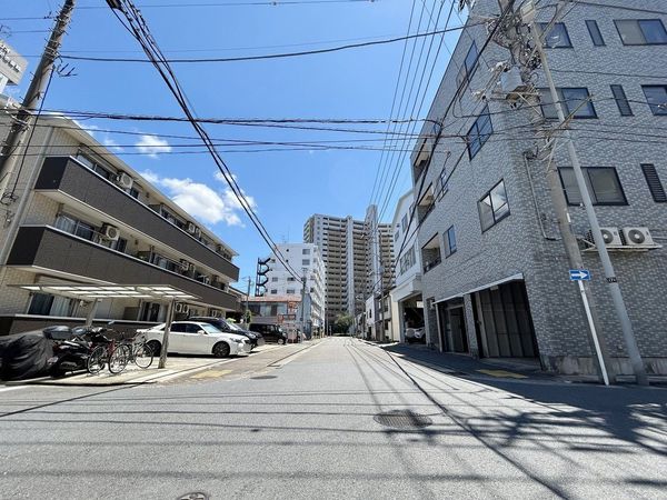 前面道路含む外観