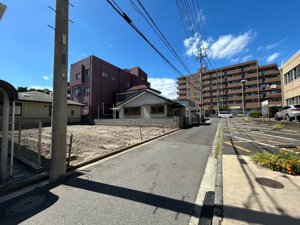 前面道路含む外観