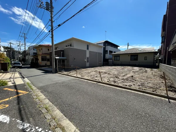 前面道路含む外観