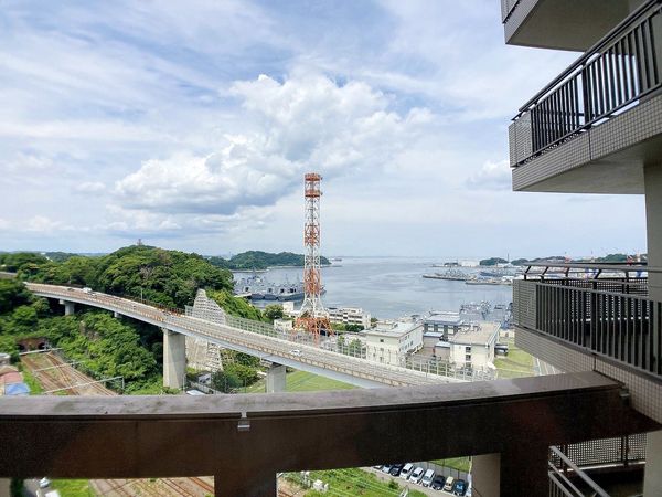 ウェルシティ横須賀天空の街 １４階エレベーターホールからの眺望