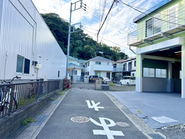 前面道路含む外観