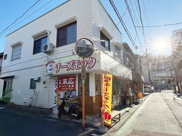 右奥に県立大学駅があります