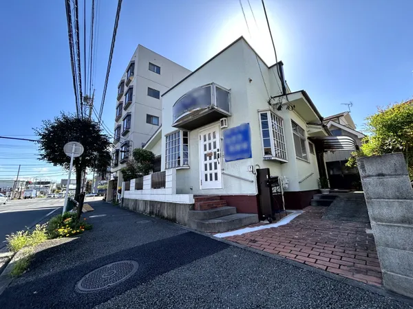 幹線道路沿いに面しております