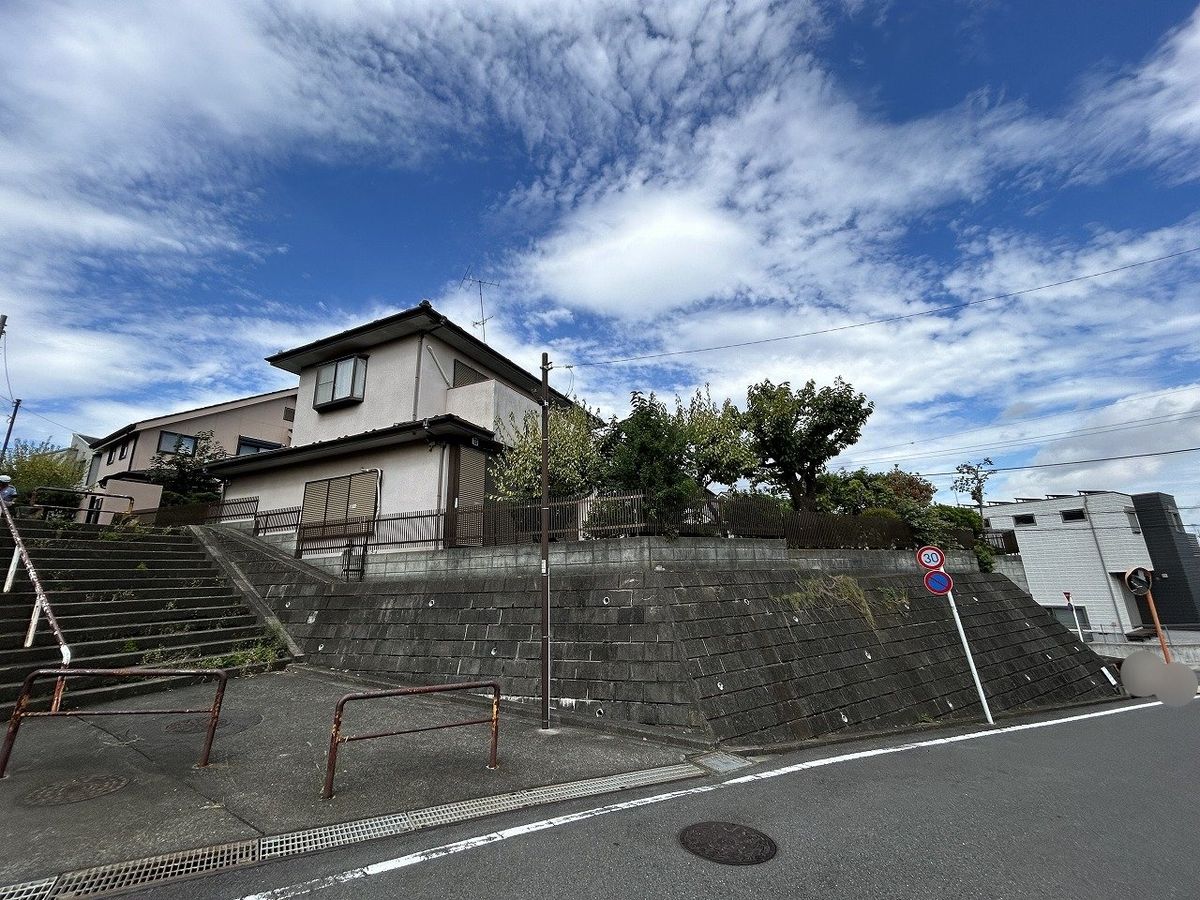 前面道路含む外観