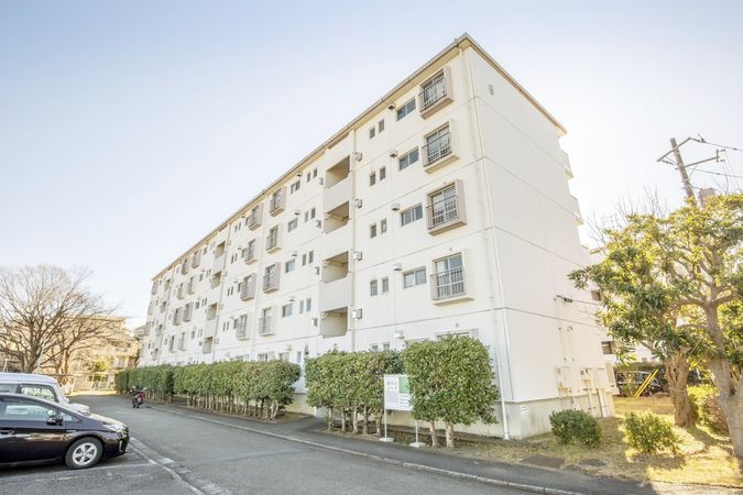 東向地団地 8号棟 外観 東向地団地 8号棟 外観