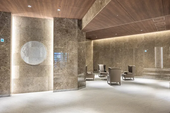 【2階エントランス】宅配ボックスが備わっています。在宅時・不在時に関わらず、お好きな時間に荷物の受け取りができ便利です。