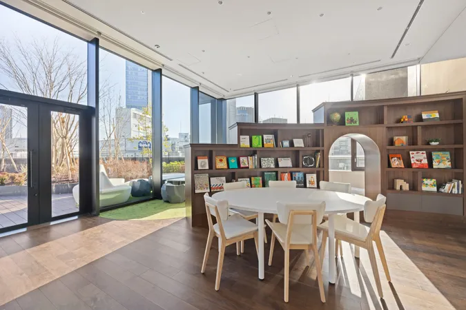 【キッズスペース】小さなお子様を遊ばせることができる、キッズスペースが設けられています。利用方法など、詳細はお気軽にお問い合わせください。