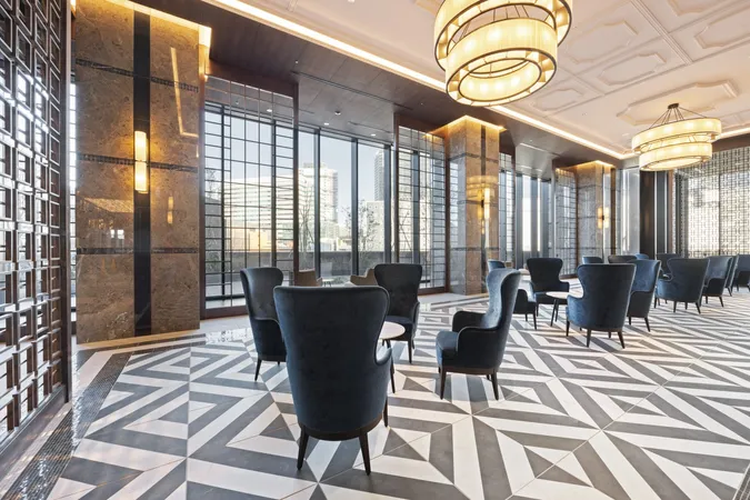 【エントランスラウンジ】海外のホテルのような、おしゃれなラウンジです。待ち時間も苦にならない、スタイリッシュな空間です。