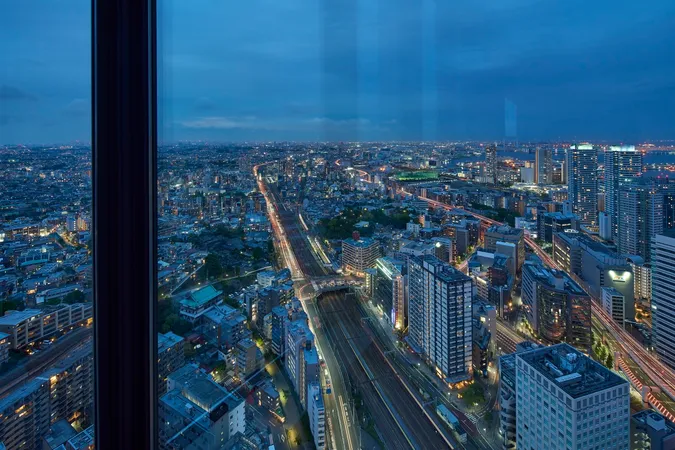 【住戸からの眺望写真】多言語対応のコンシェルジュサービスや横浜高島屋による外商サービスなどがあります。ペットの飼育可能です(飼育細則あり)。