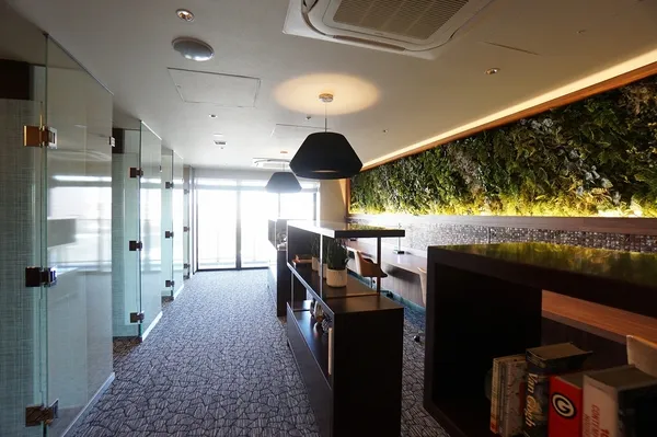 【スタディルーム】お子様の勉強やリモートワーク等にお使いいただけます。窓があるので視線が抜け、開放的な気分に。