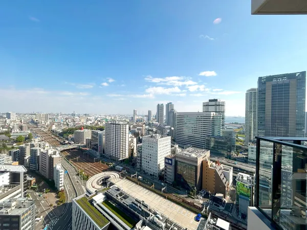 【現地からの眺望】地震の揺れを軽減する、免震構造のマンションです。また、大切なペットと一緒に暮らすことができます(細則有)。