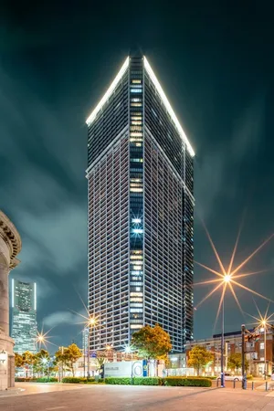 2019年10月建築、地上58階建て高層タワーマンション。みなとみらい線「馬車道」駅直結、徒歩1分と利便性の高い立地です。